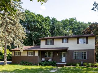 8345 Foster Rd, Springfield Twp, MI 48346