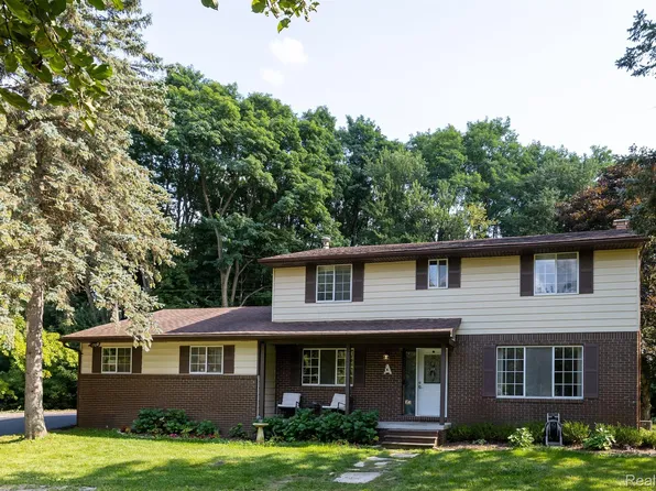 8345 Foster Rd, Springfield Twp, MI 48346