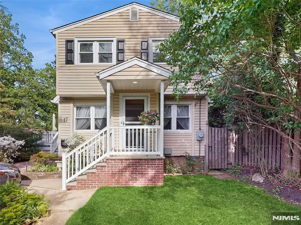 17 Terrace Dr, Westwood, NJ 07675