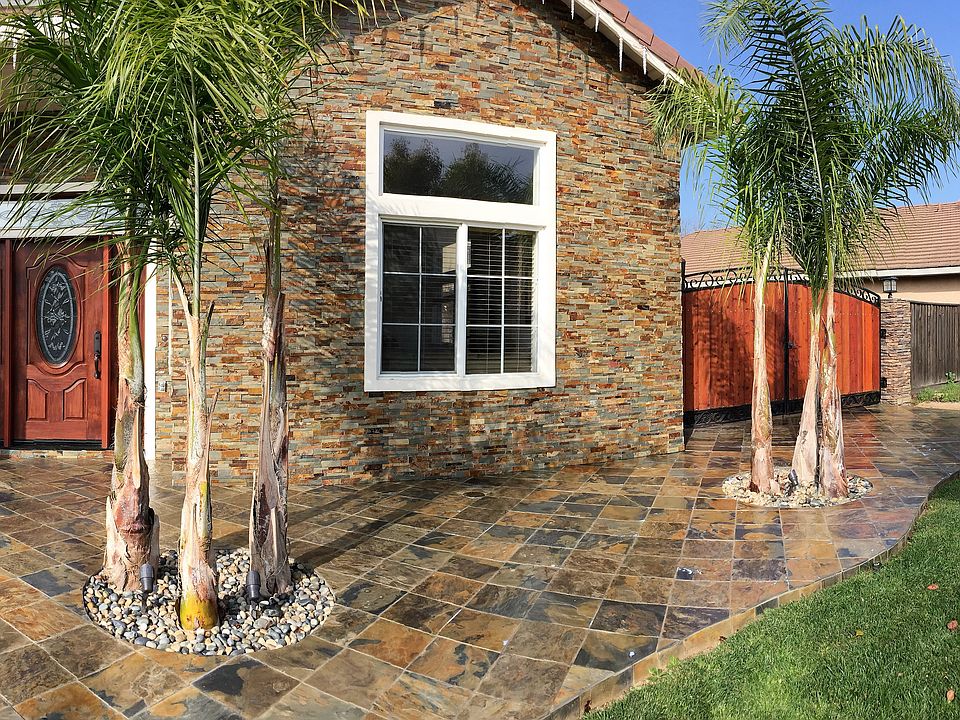 2nd image of 885 La Colina St