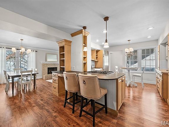 3rd image of 16437 Cobbleskille Dr