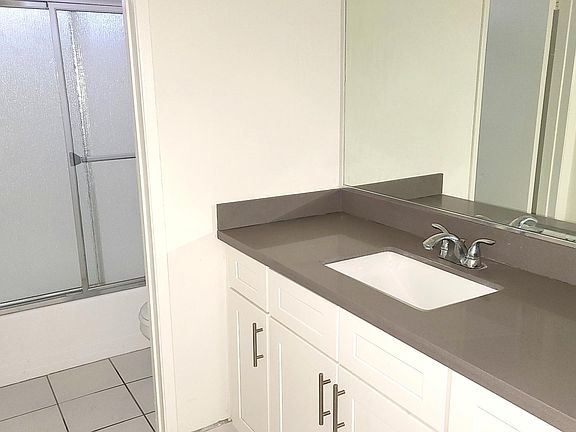 5th image of 909 Westbourne Dr #2661