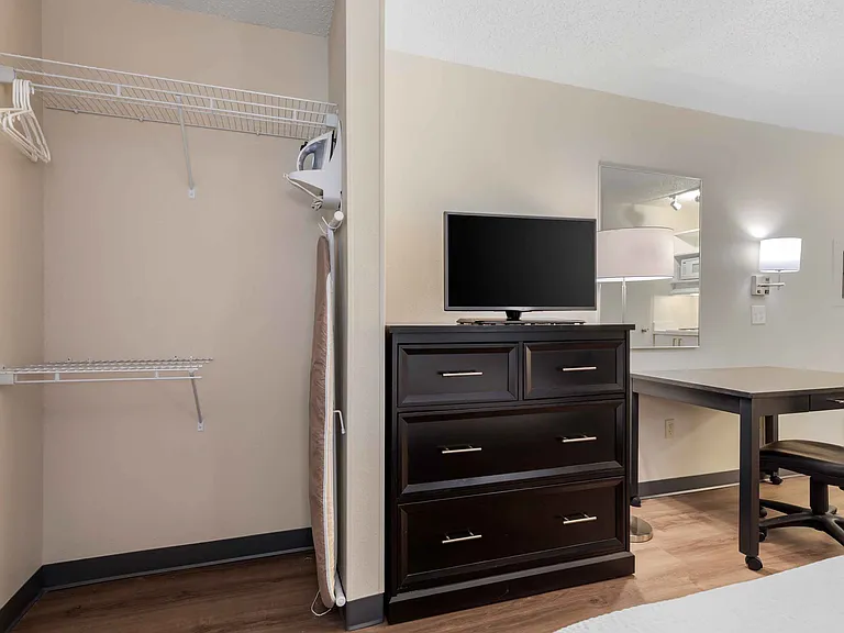 Studio Suite - 1 Queen Bed