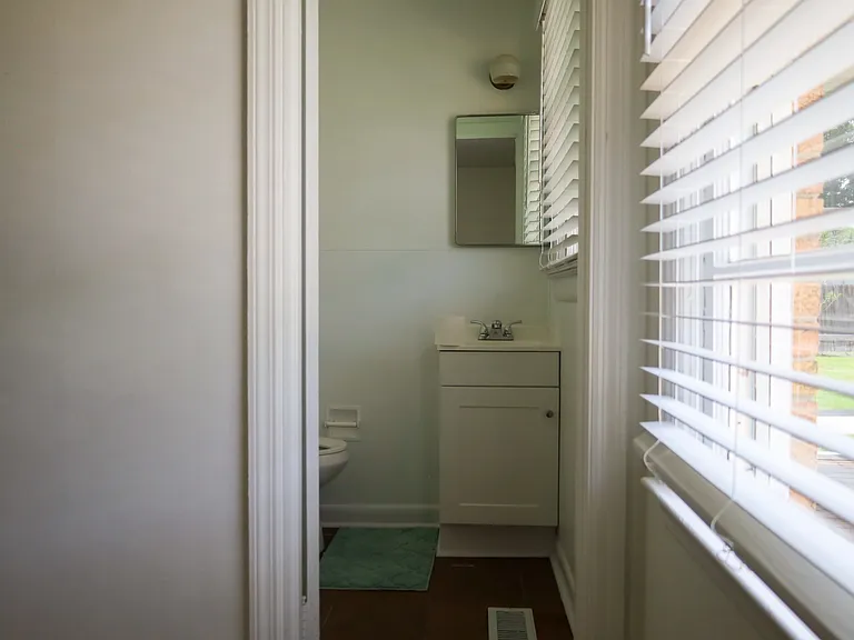 1808 W Higgins St — Photo 13