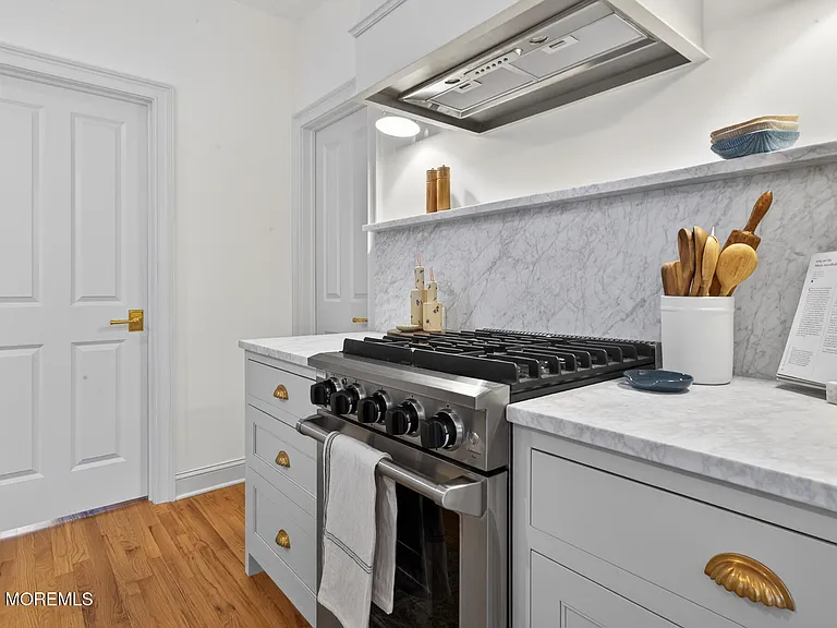 142 Heck Ave — Photo 13