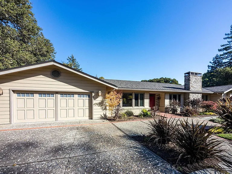 30 Knightwood Ln — Photo 2