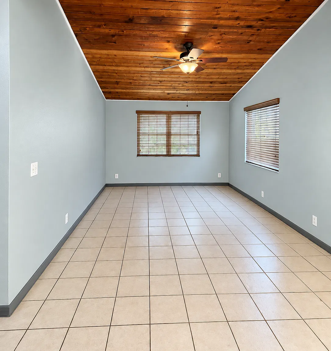 3 bed, 1400 sqft, $3,442 — Photo 2