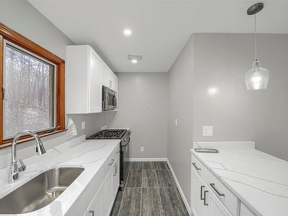 5th image of 12 Hilmar Ln