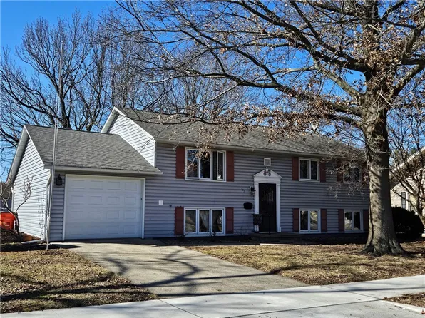 407 N Main St, Sullivan, IL 61951