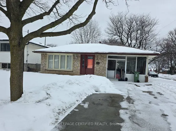 2 Rideau Cres, Hamilton, ON L8T 2S9