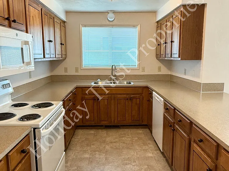 3626B Lorne St SE — Photo 5