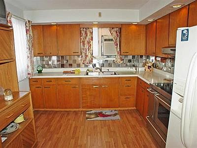 5th image of 144 Beverly Ave