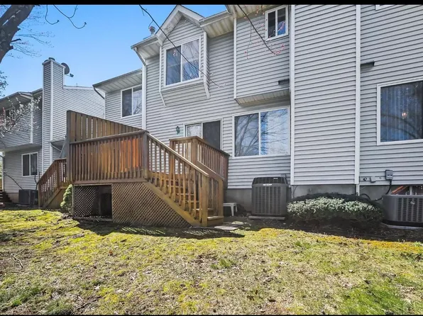 12 Donamar Ln, Laurence Harbor, NJ 08879