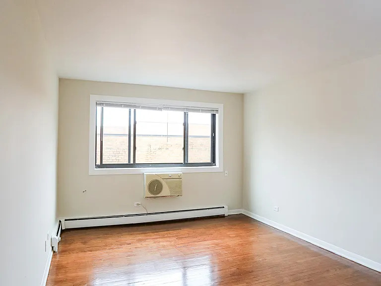 5841 N Winthrop Ave #310 — Photo 1