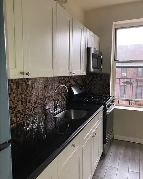 6409 Bay Pkwy #6 — Photo 2