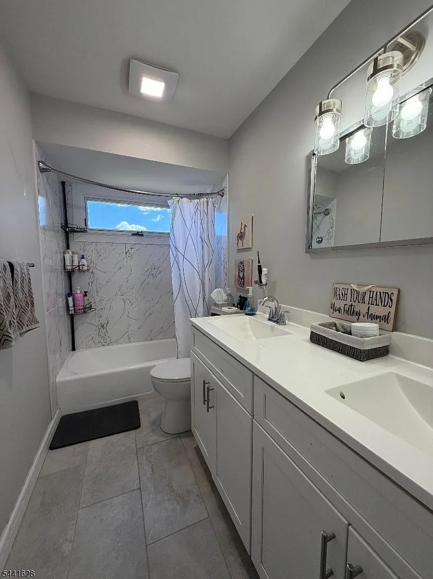 3 bed, 1.0 bath, $2,575 — Photo 3