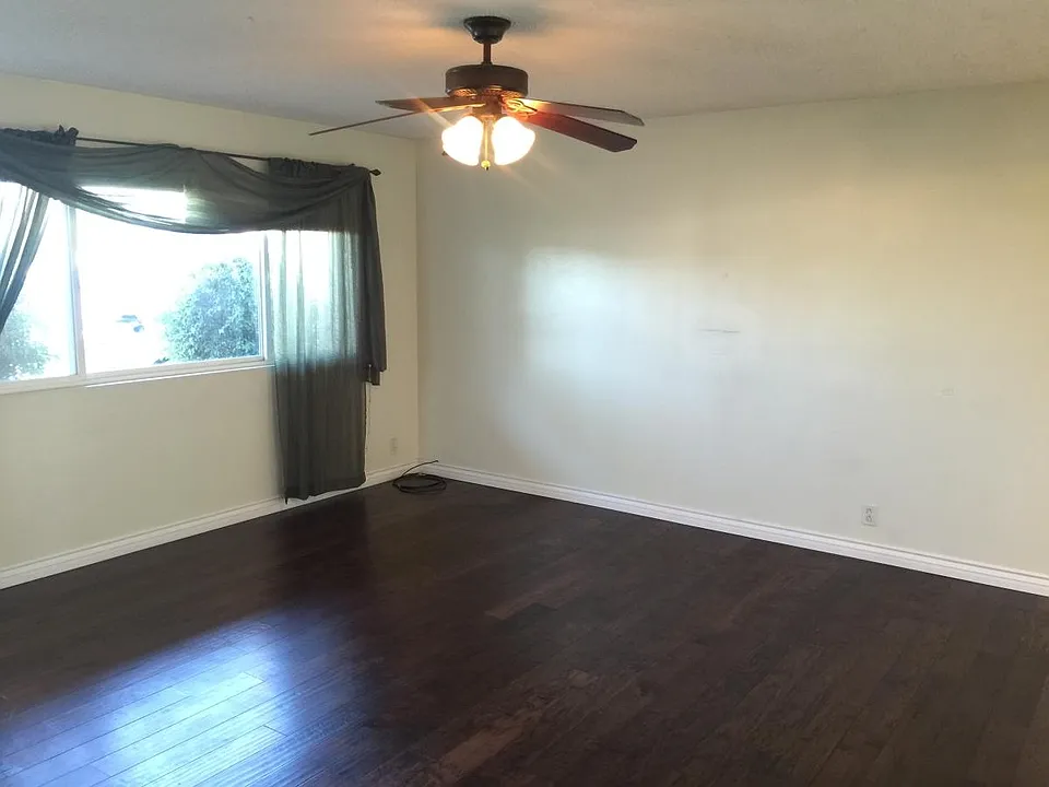 Spacious living room
