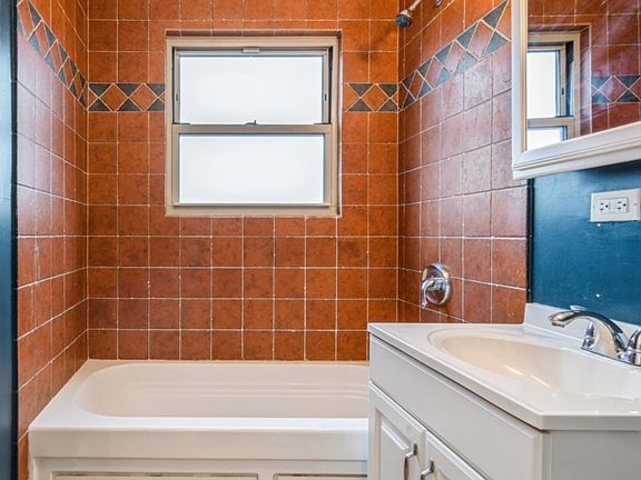 5th image of 7531 N Damen Ave APT S2