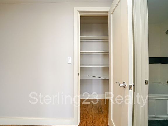 5th image of 27-18 Hoyt Ave S #4W