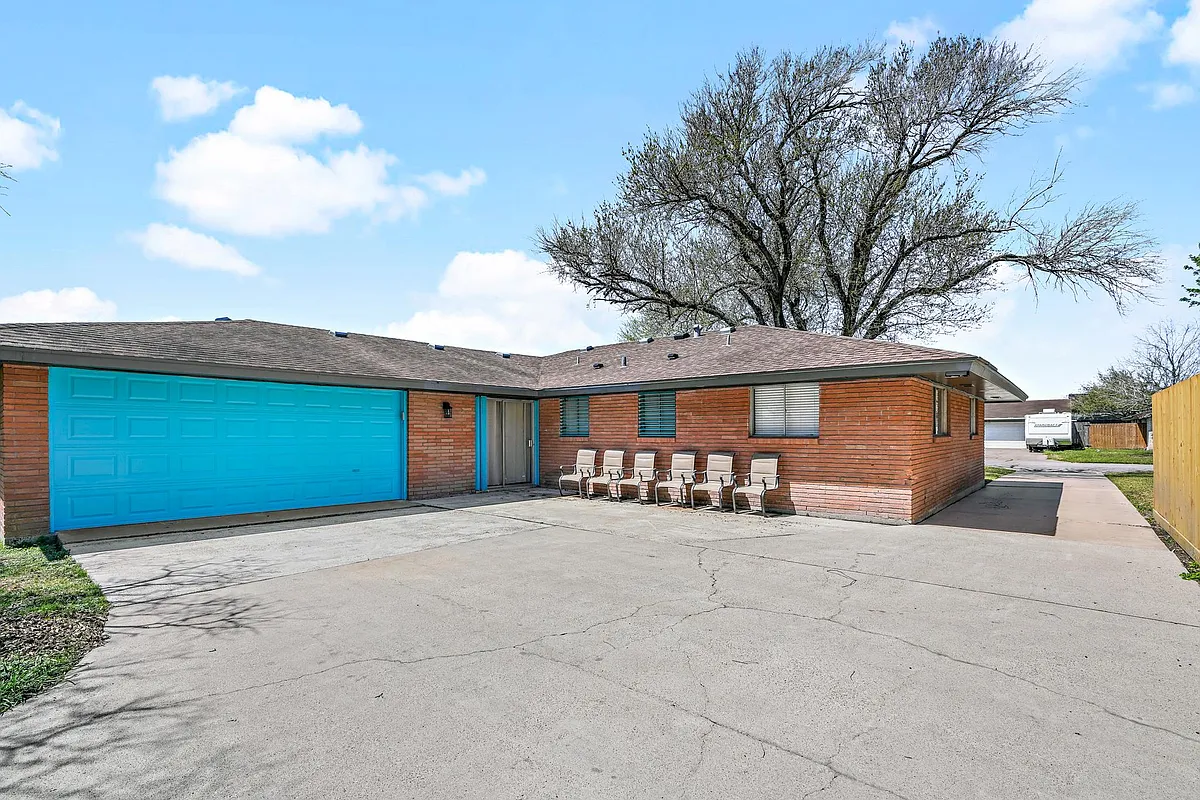 Building Photo - 1642 W Manor Dr