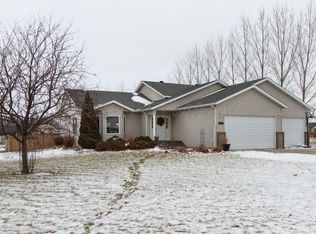 209 Chestnut Dr, Horace, ND 58047
