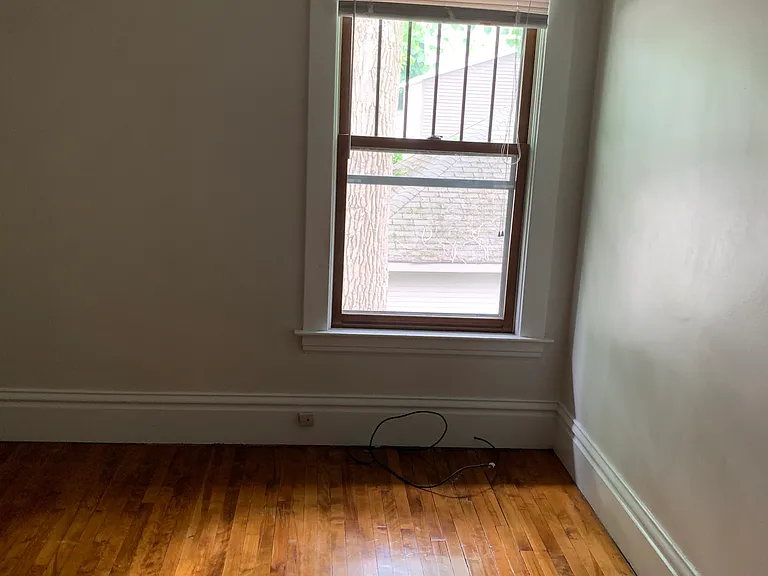 221 Grand Ave NE — Photo 10