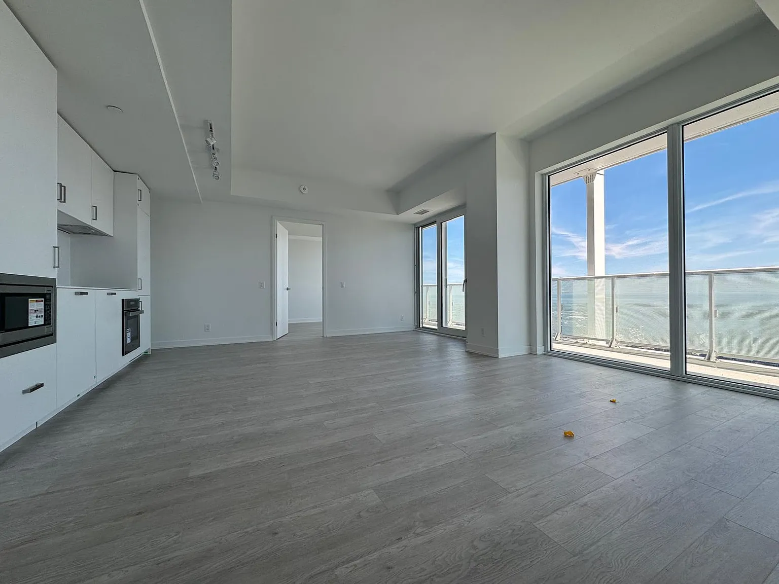 3 bed, 1150 sqft, $4,250 — Photo 2