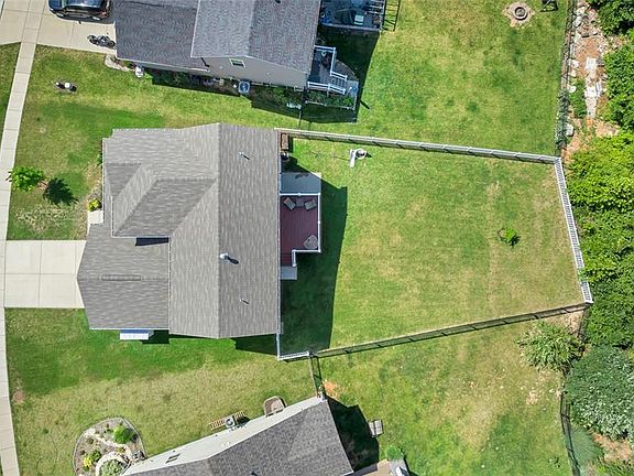 3rd image of 425 Dusty Brook Dr