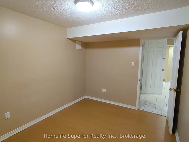 17 Summerfield Cres — Photo 18