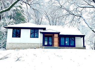 8905 Mohawk Ln, Leawood, KS 66206