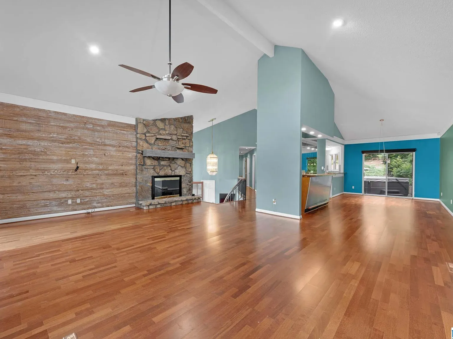 5 bed, 2.0 bath, 3432 sqft, $3,200 — Photo 4