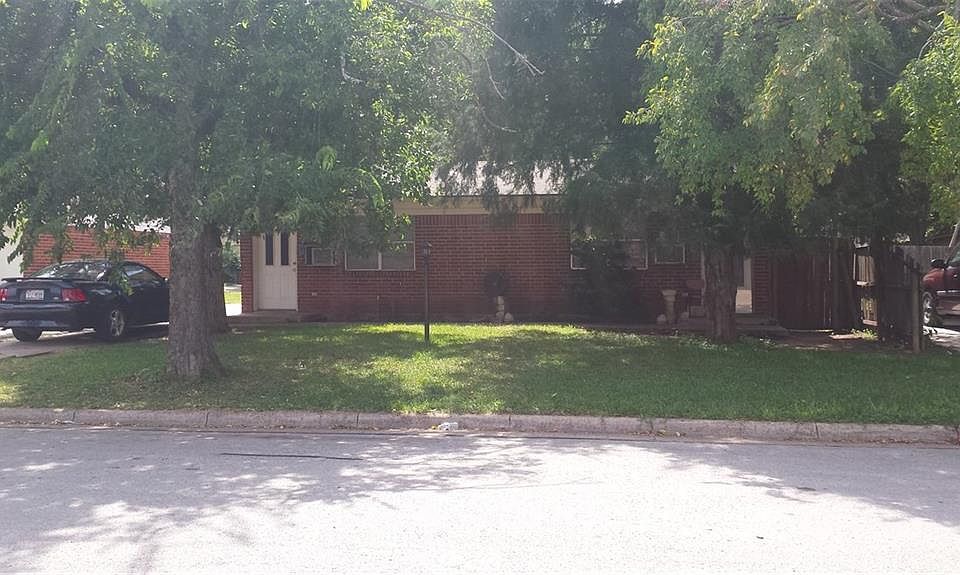 2nd image of 108 Maple St