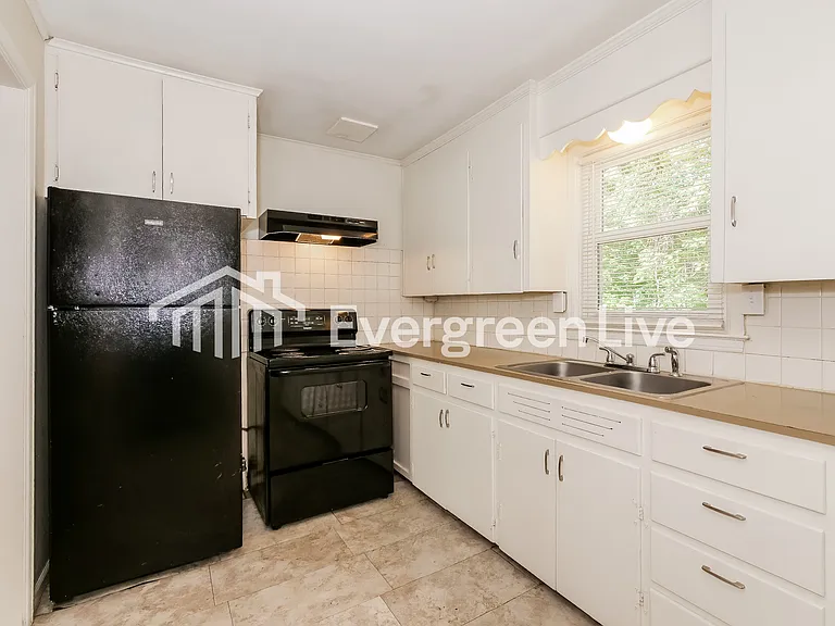 13128 Parker Ave — Photo 8