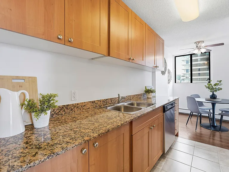 605 13th Ave SW — Photo 9