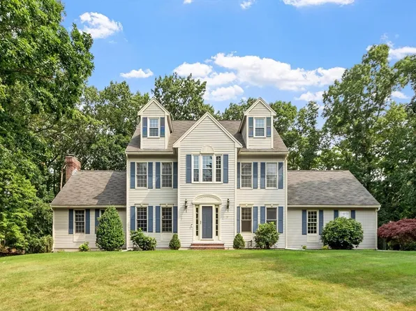 34 Arrowwood St, Methuen, MA 01844