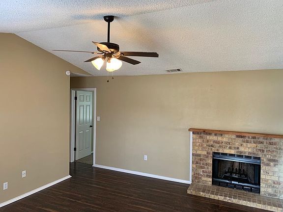 3rd image of 2629 Kellogg Ave