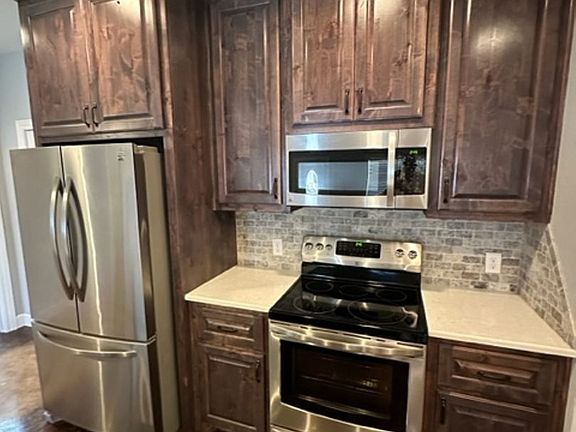 4th image of 1002 Kelley Ln