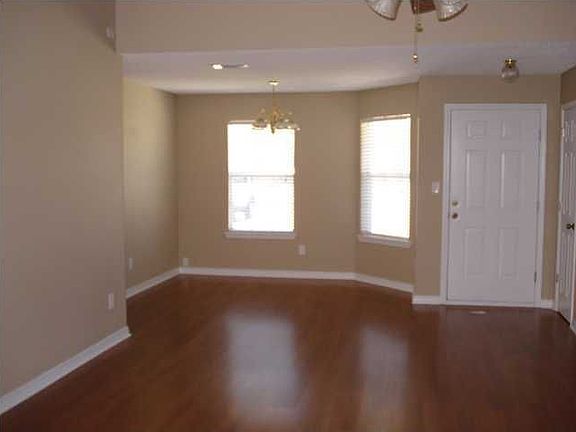 3rd image of 2791 Honeywood Dr