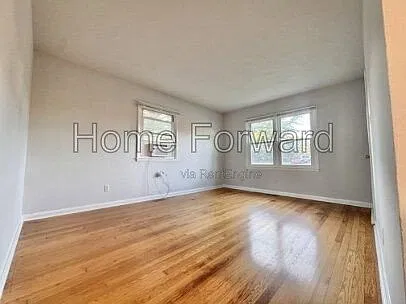 2 bed, 1.0 bath, 771 sqft, $995 — Photo 3