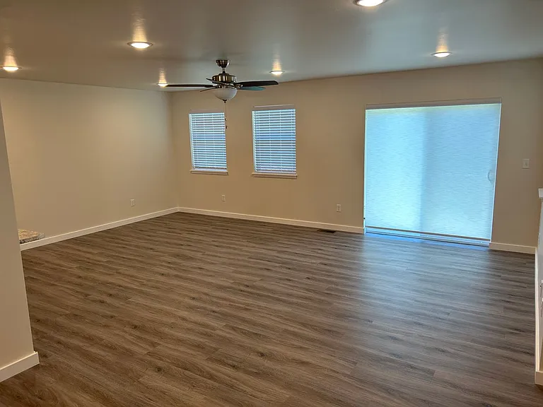 711 Black Diamond St — Photo 2