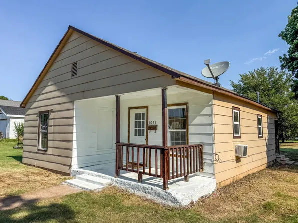 1026 Choctaw St, Alva, OK 73717