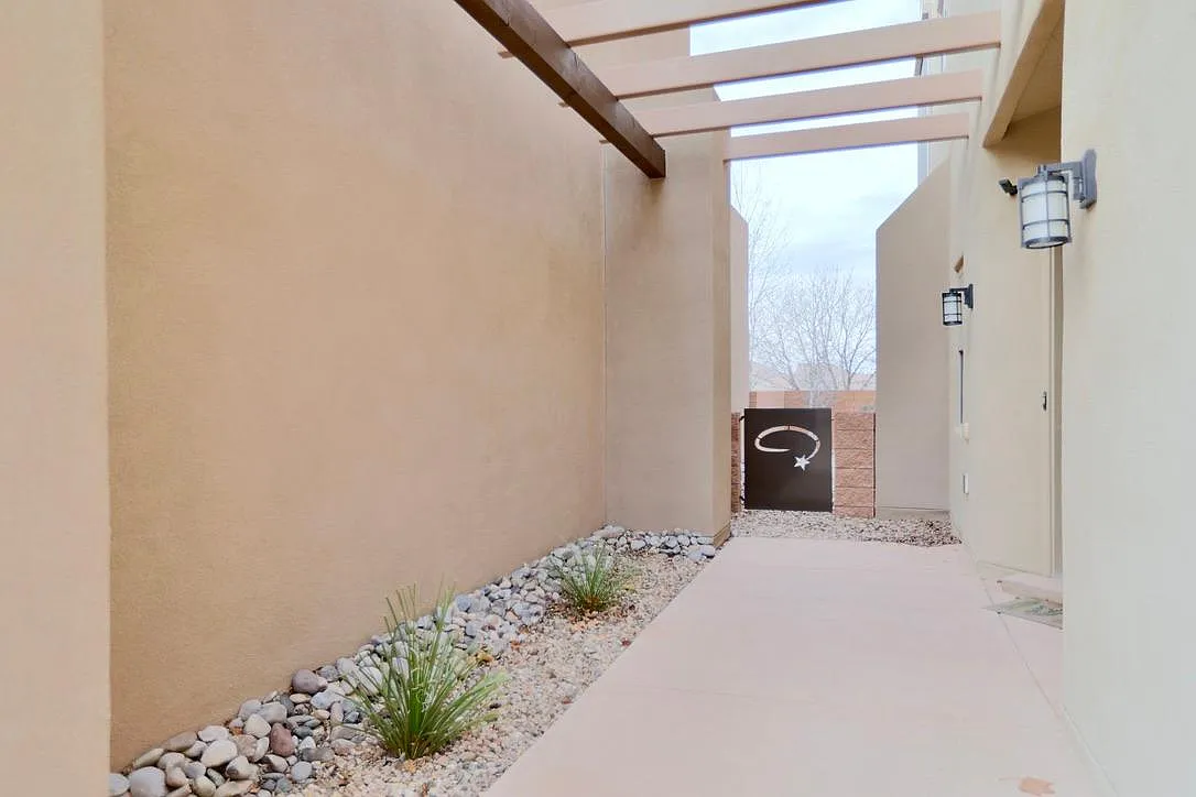 5 bed, 3.5 bath, 2890 sqft, $3,680 — Photo 2
