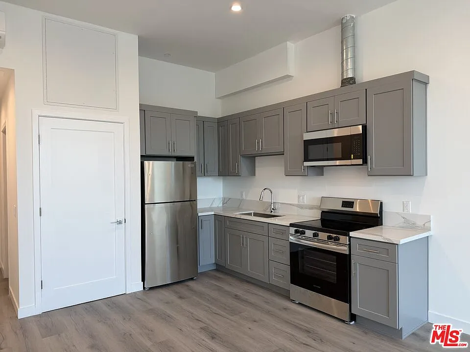 Studio, 1.0 bath, 470 sqft, $1,700 — Photo 4