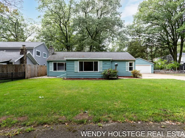 398 Pine St, Holland, MI 49424