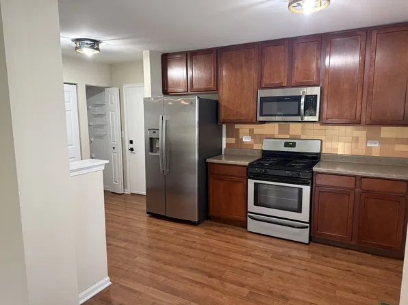 2367 Stoughton Cir, Aurora, IL