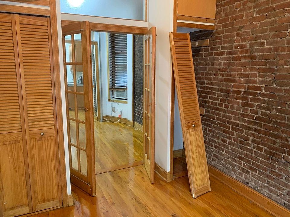 1st image of 415 W 44th St APT 1