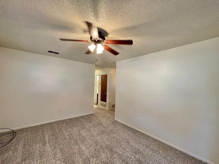 1404 Cross St — Photo 2