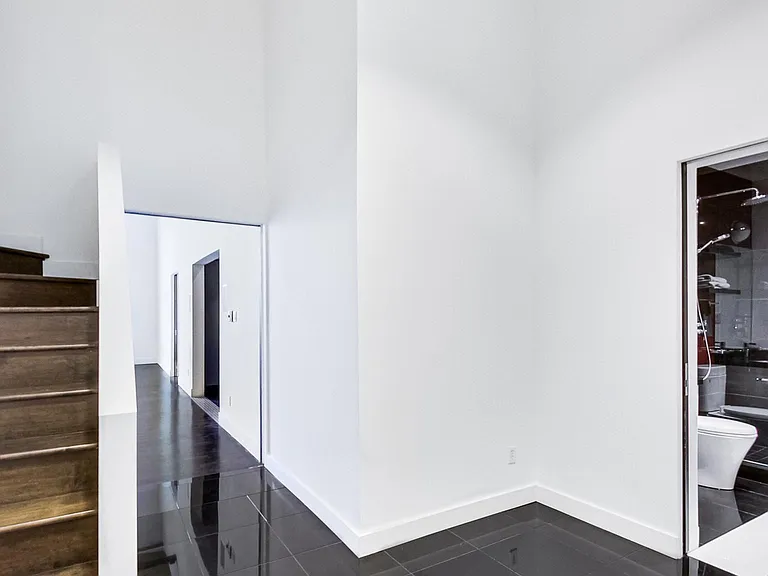 676 Richmond St W #210 — Photo 40