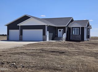4586 Trailblazer Loop, Mandan, ND 58554