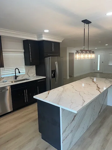 2943 W Beach St — Photo 2